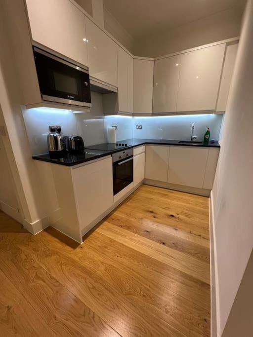 Cozy Modern Apartment In Croydon Central Экстерьер фото