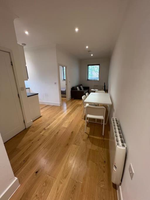 Cozy Modern Apartment In Croydon Central Экстерьер фото