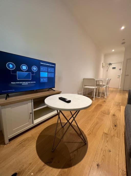 Cozy Modern Apartment In Croydon Central Экстерьер фото