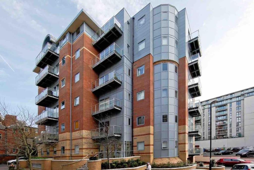 Cozy Modern Apartment In Croydon Central Экстерьер фото