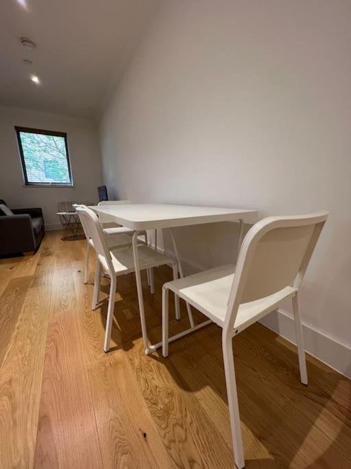 Cozy Modern Apartment In Croydon Central Экстерьер фото