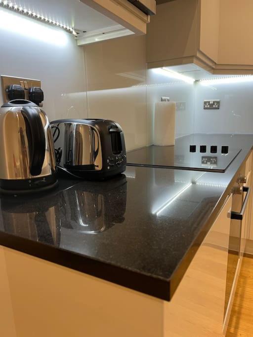 Cozy Modern Apartment In Croydon Central Экстерьер фото